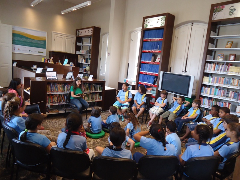 Circuito de Leitura com a participação da E. E. Dr. Gomes Freire na Biblioteca da Estação de Mariana em 2014. Foto: Equipe Trem da Vale